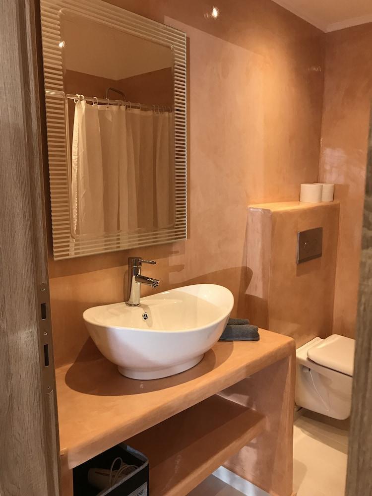 Santorini Royal Suites