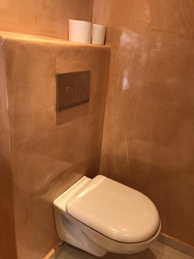 Santorini Royal Suites