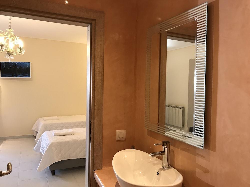 Santorini Royal Suites
