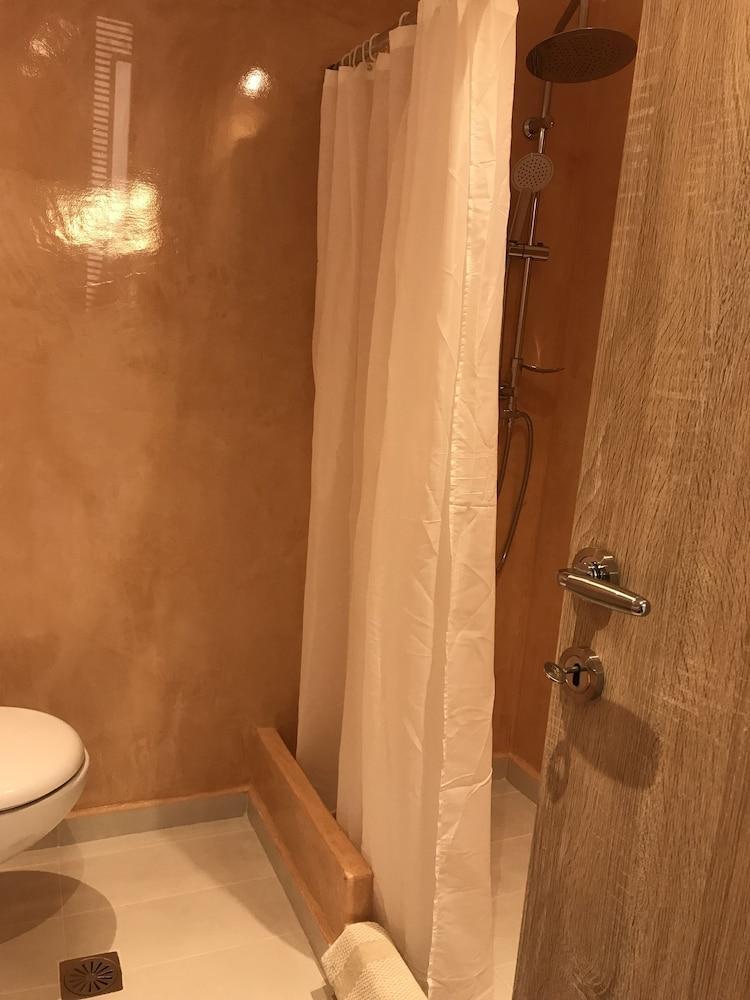 Santorini Royal Suites