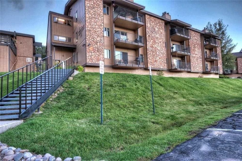Ski Inn Condominiums