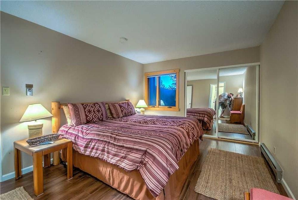 Ski Inn Condominiums