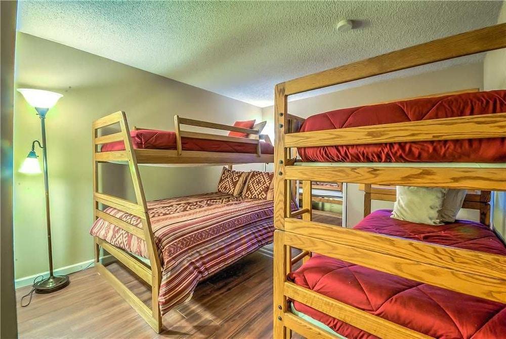 Ski Inn Condominiums