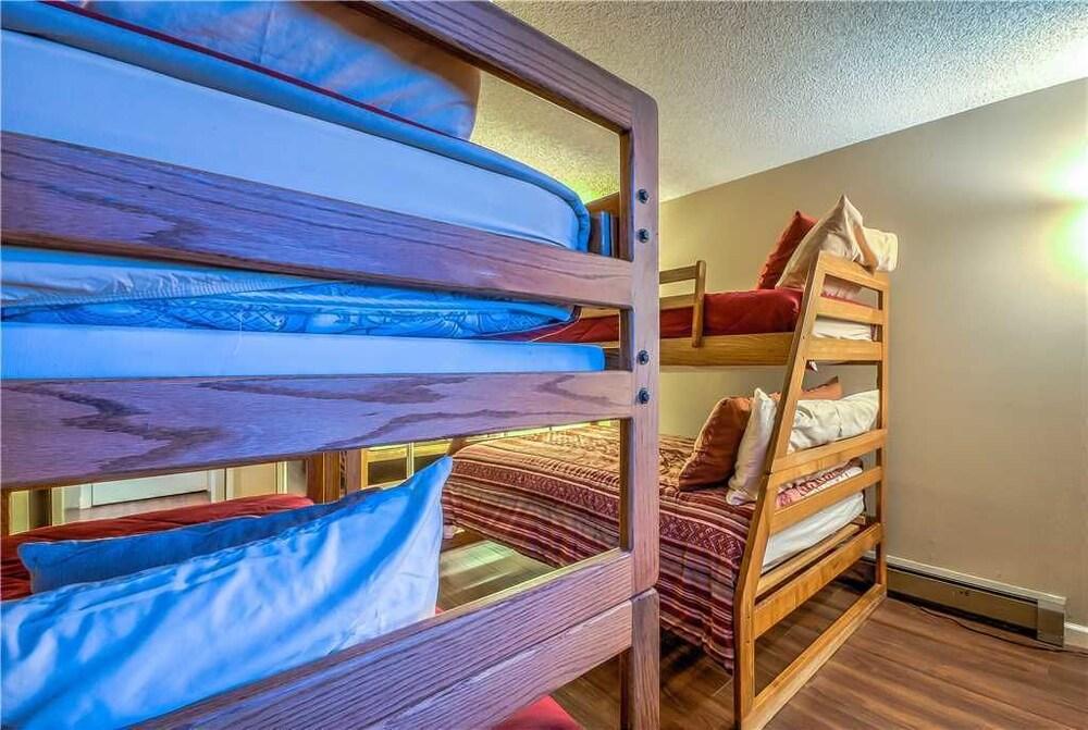 Ski Inn Condominiums