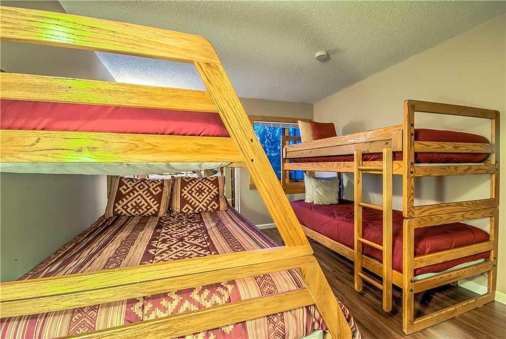Ski Inn Condominiums
