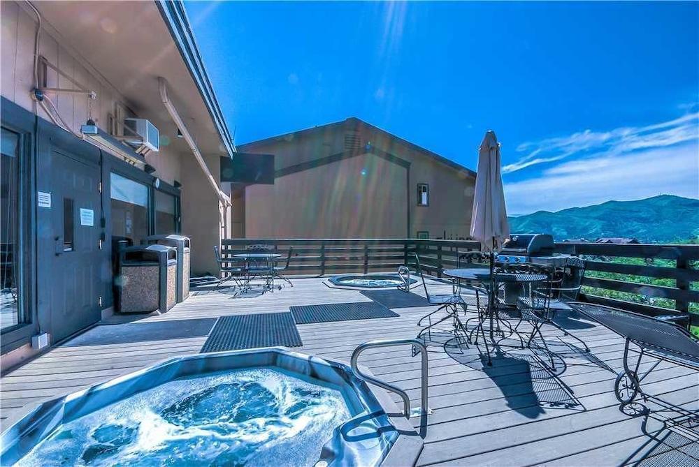 Ski Inn Condominiums
