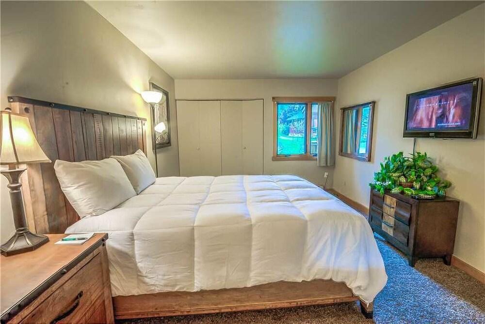 Ski Inn Condominiums