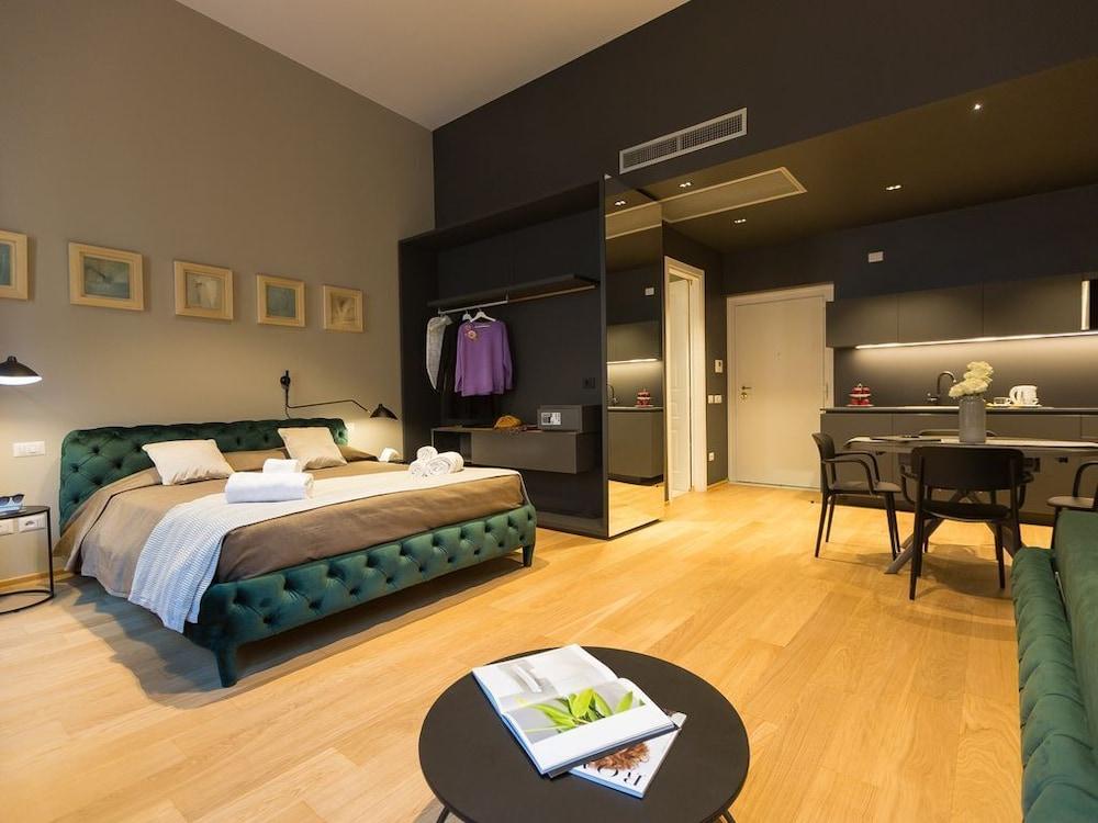 Amazing Piazza Venezia Suites