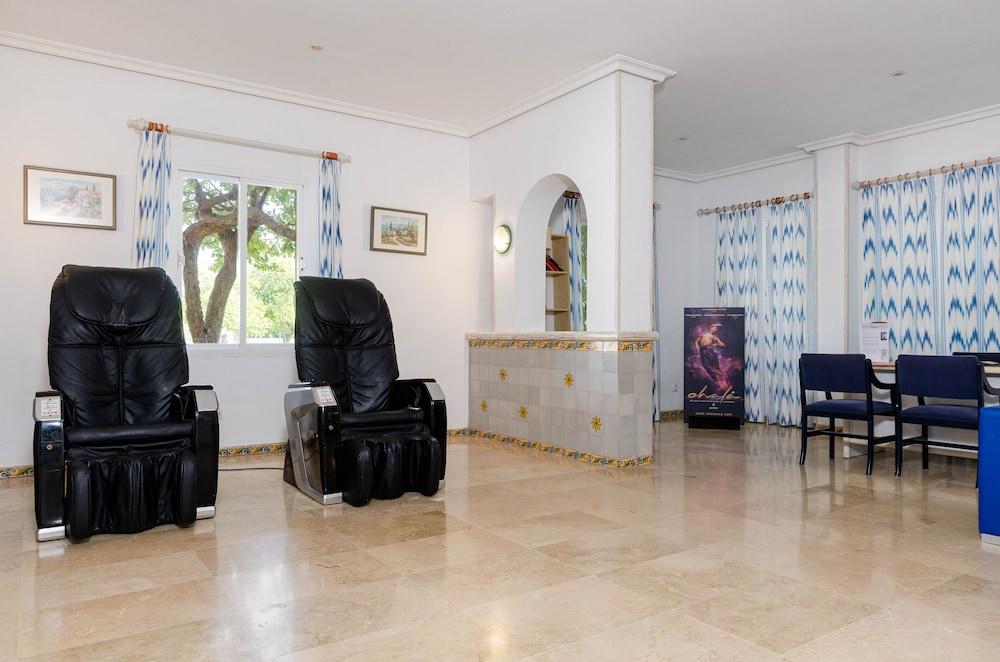 Mariner Club Apartments
