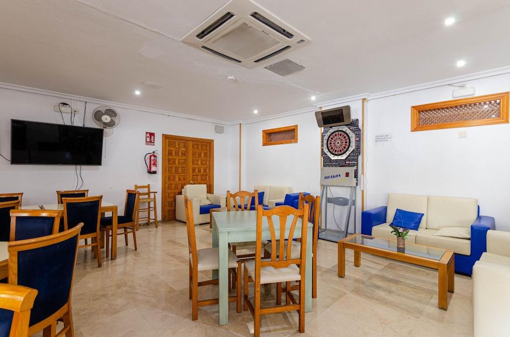 Mariner Club Apartments