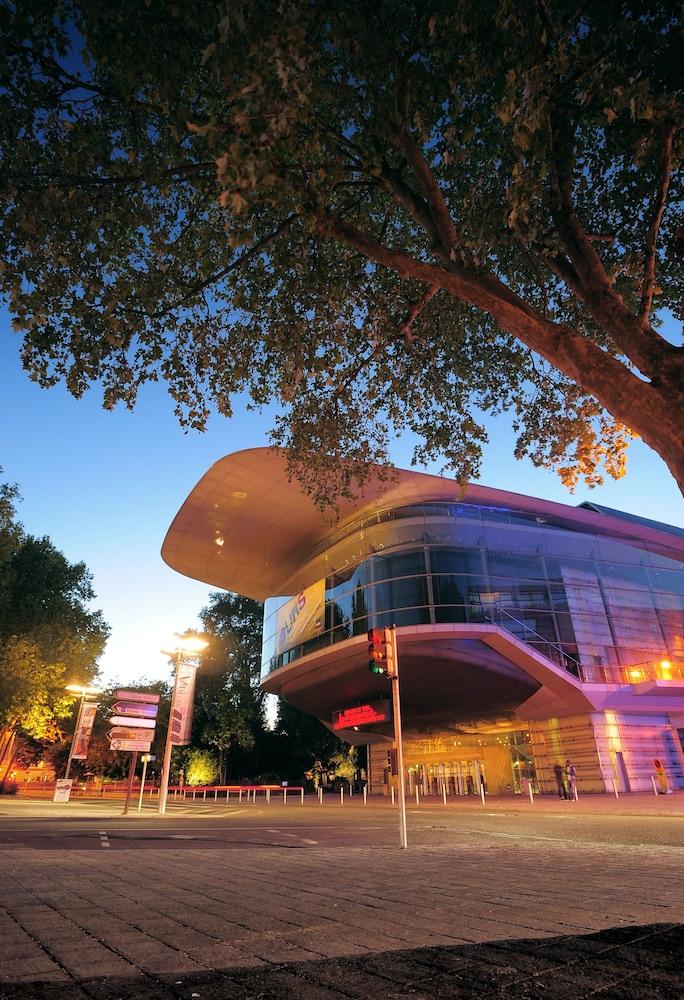 Hampton by Hilton Tours Centre