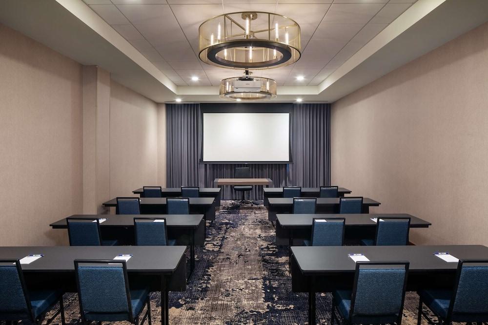 Homewood Suites by Hilton Boston Seaport