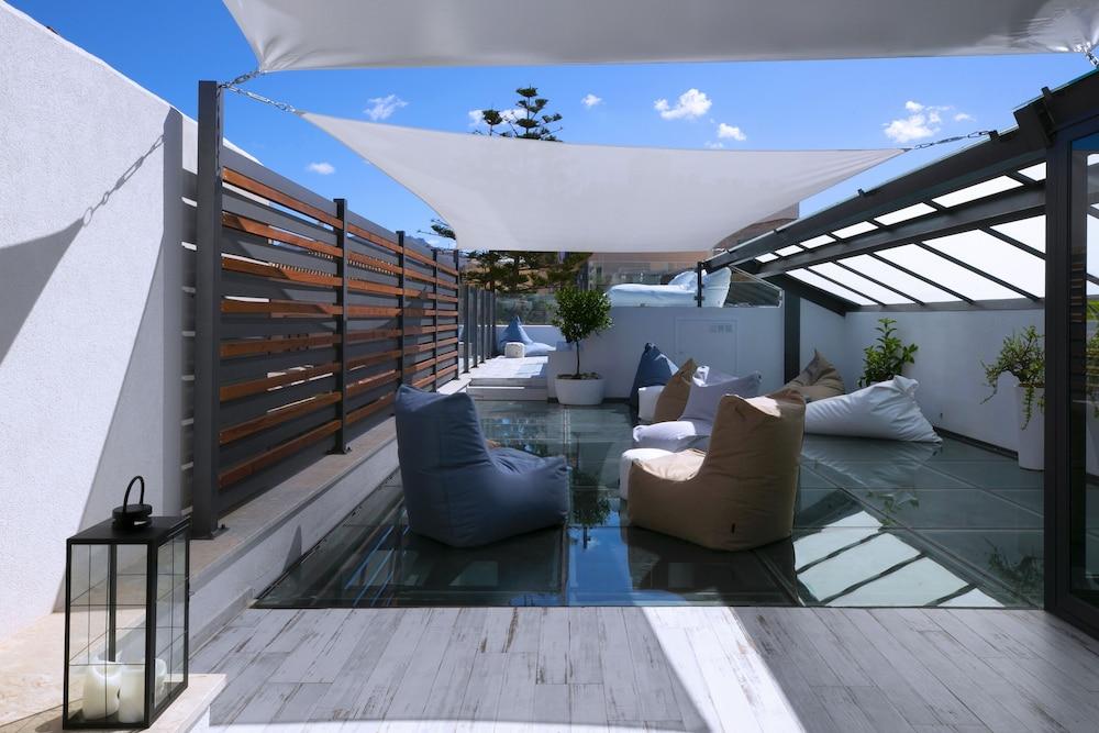 Azzoli Apartments & Skypool