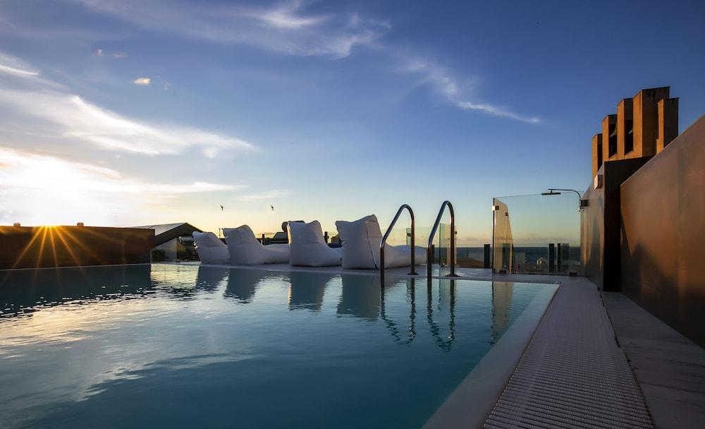 Azzoli Apartments & Skypool