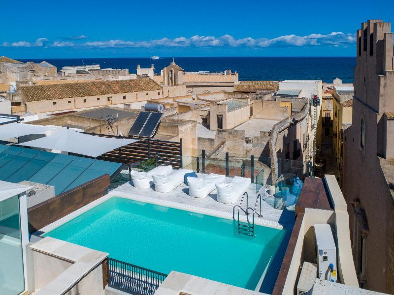 Azzoli Apartments & Skypool