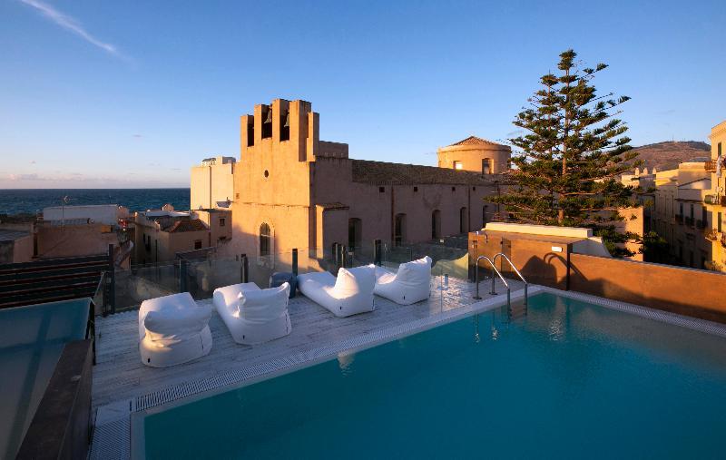 Azzoli Apartments & Skypool