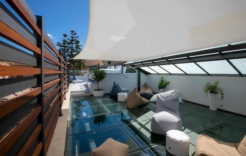 Azzoli Apartments & Skypool