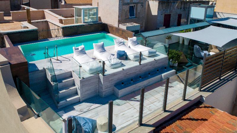 Azzoli Apartments & Skypool