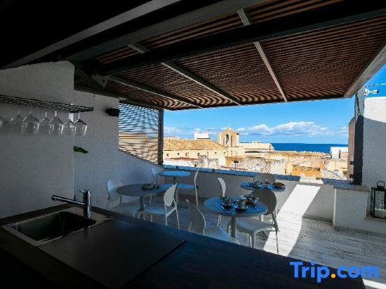 Azzoli Apartments & Skypool