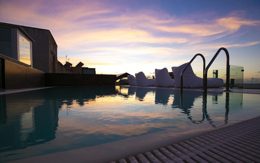 Azzoli Apartments & Skypool