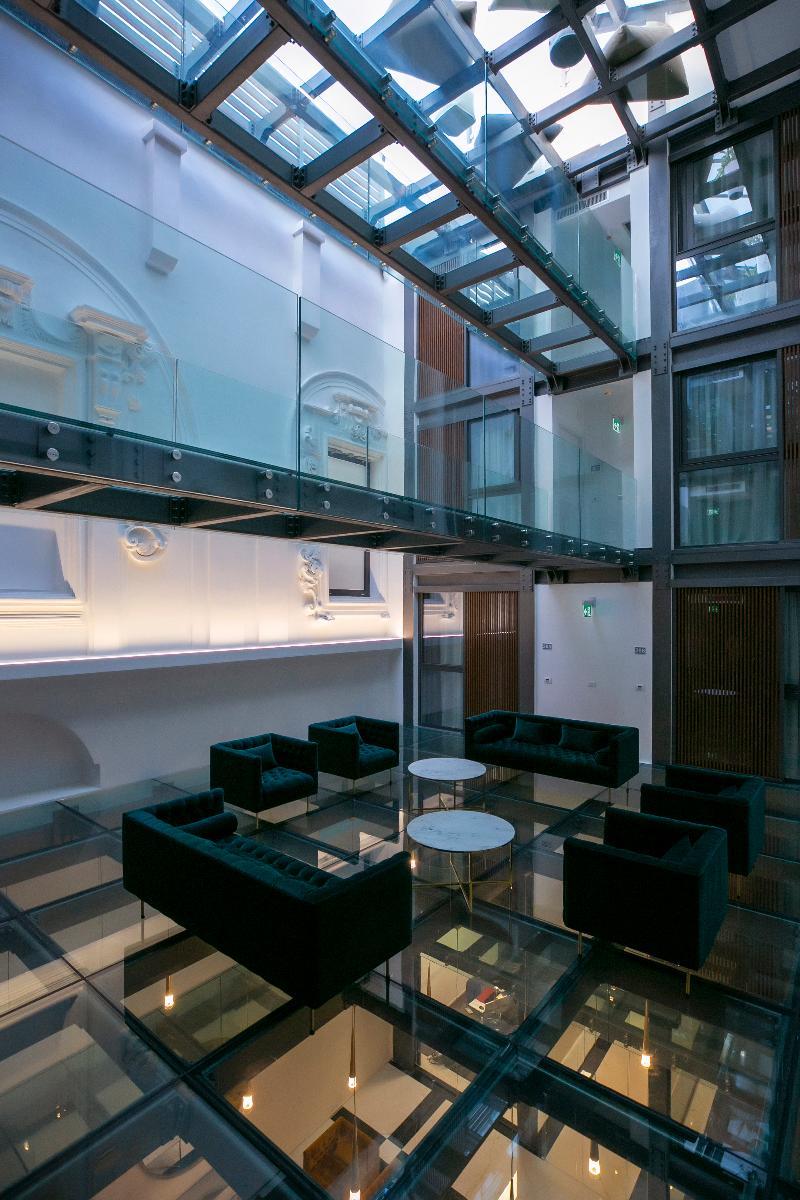Azzoli Apartments & Skypool