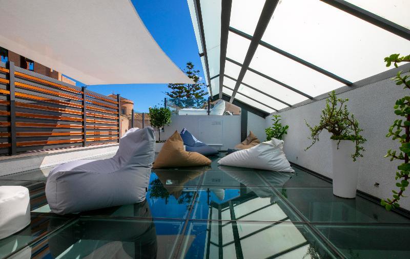 Azzoli Apartments & Skypool