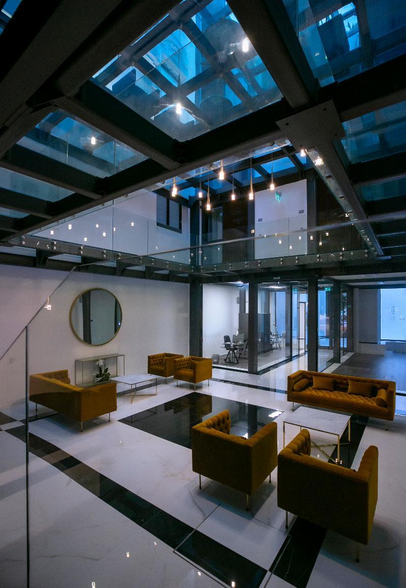 Azzoli Apartments & Skypool