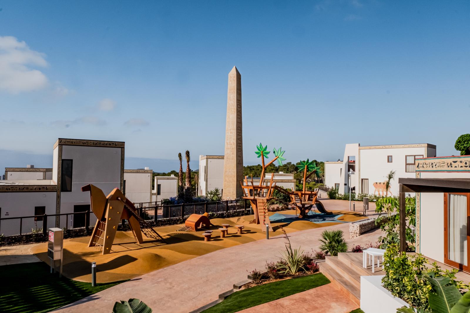 Grand Luxor Village
