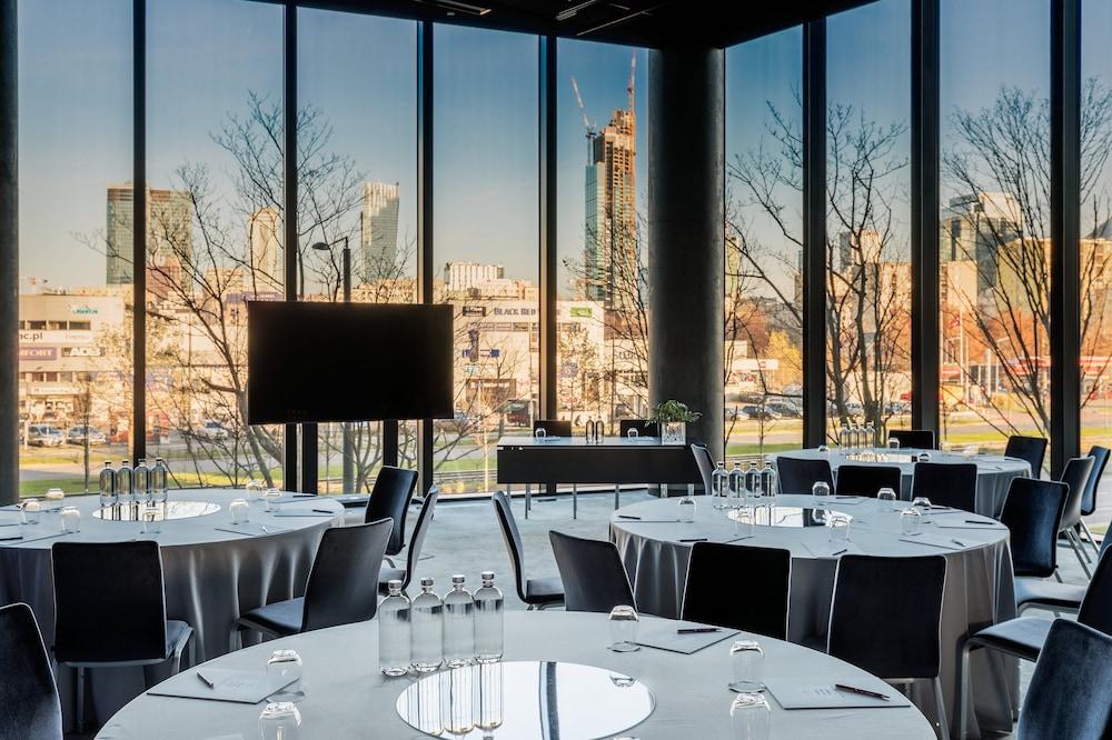 Crowne Plaza Warsaw - The HUB