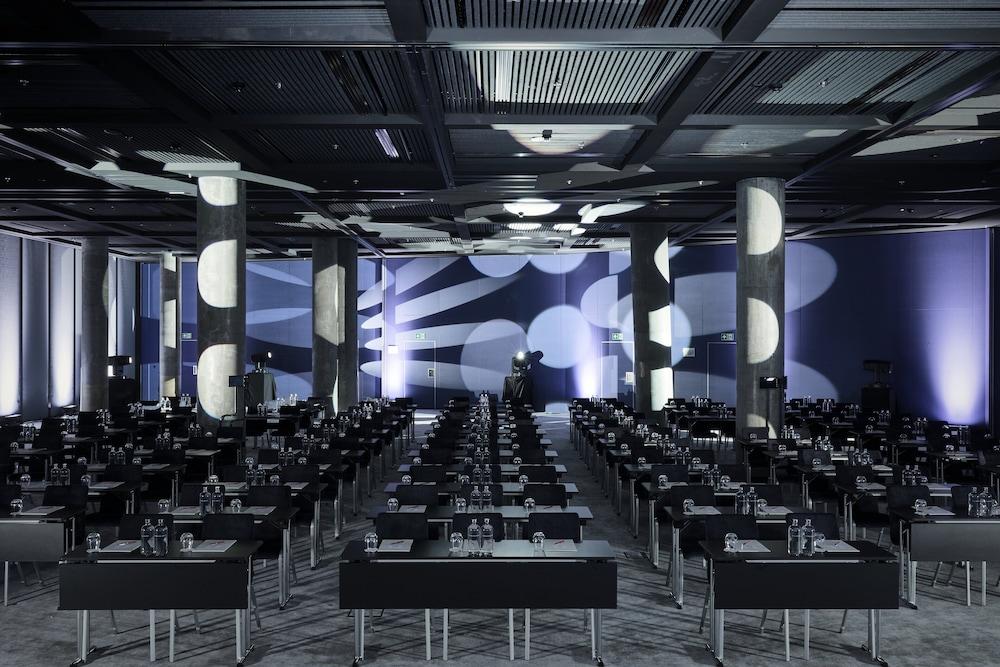 Crowne Plaza Warsaw - The HUB
