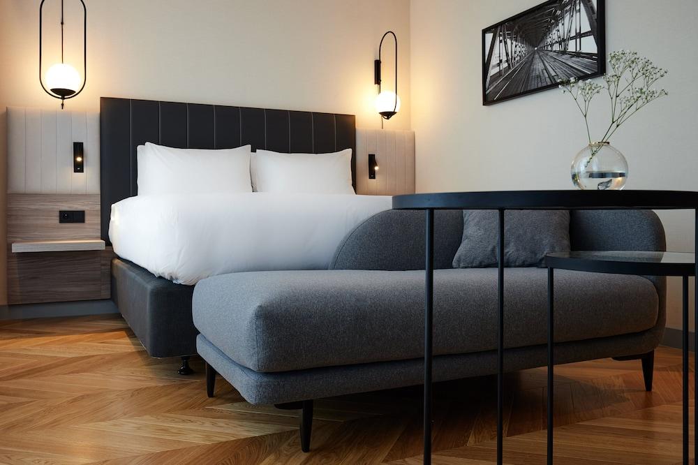 Crowne Plaza Warsaw - The HUB