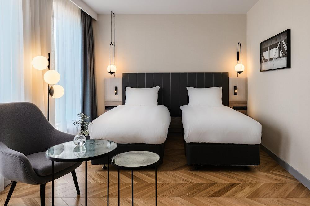 Crowne Plaza Warsaw - The HUB