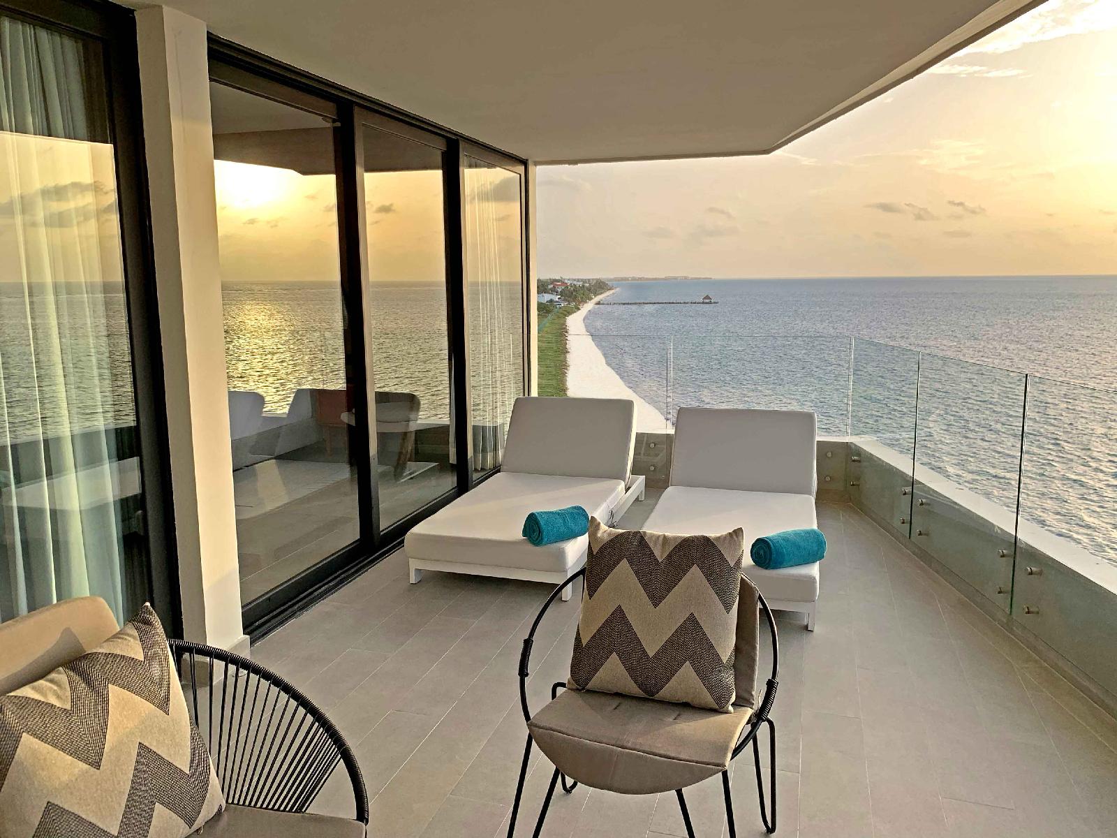 The Fives Oceanfront Puerto Morelos