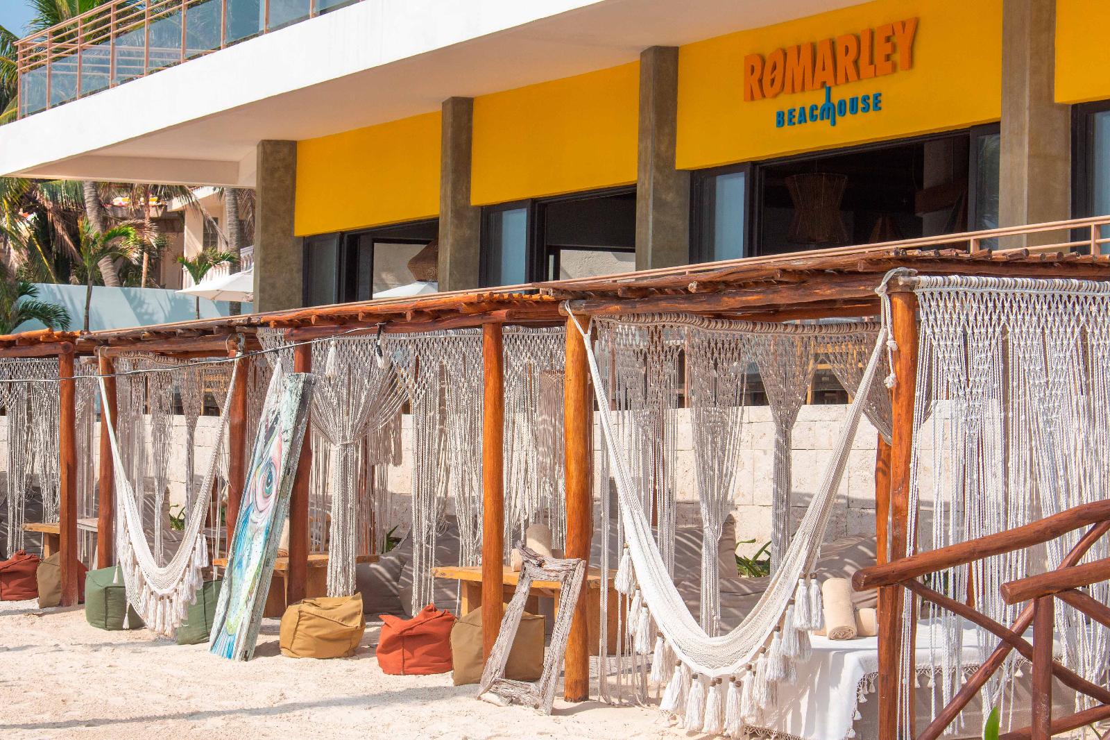 The Fives Oceanfront Puerto Morelos