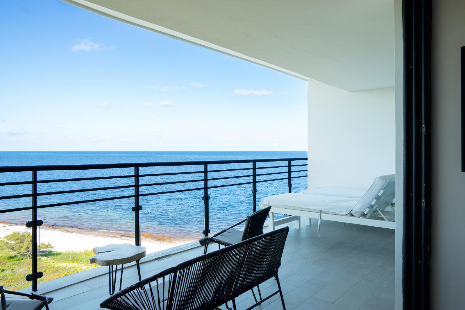 The Fives Oceanfront Puerto Morelos