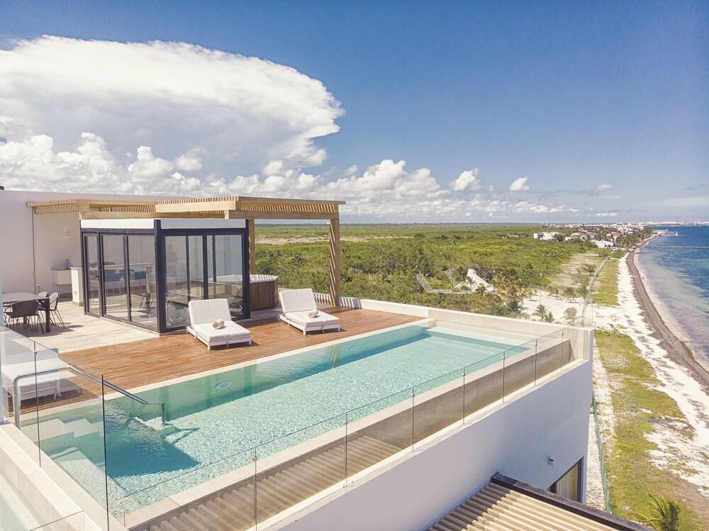 The Fives Oceanfront Puerto Morelos