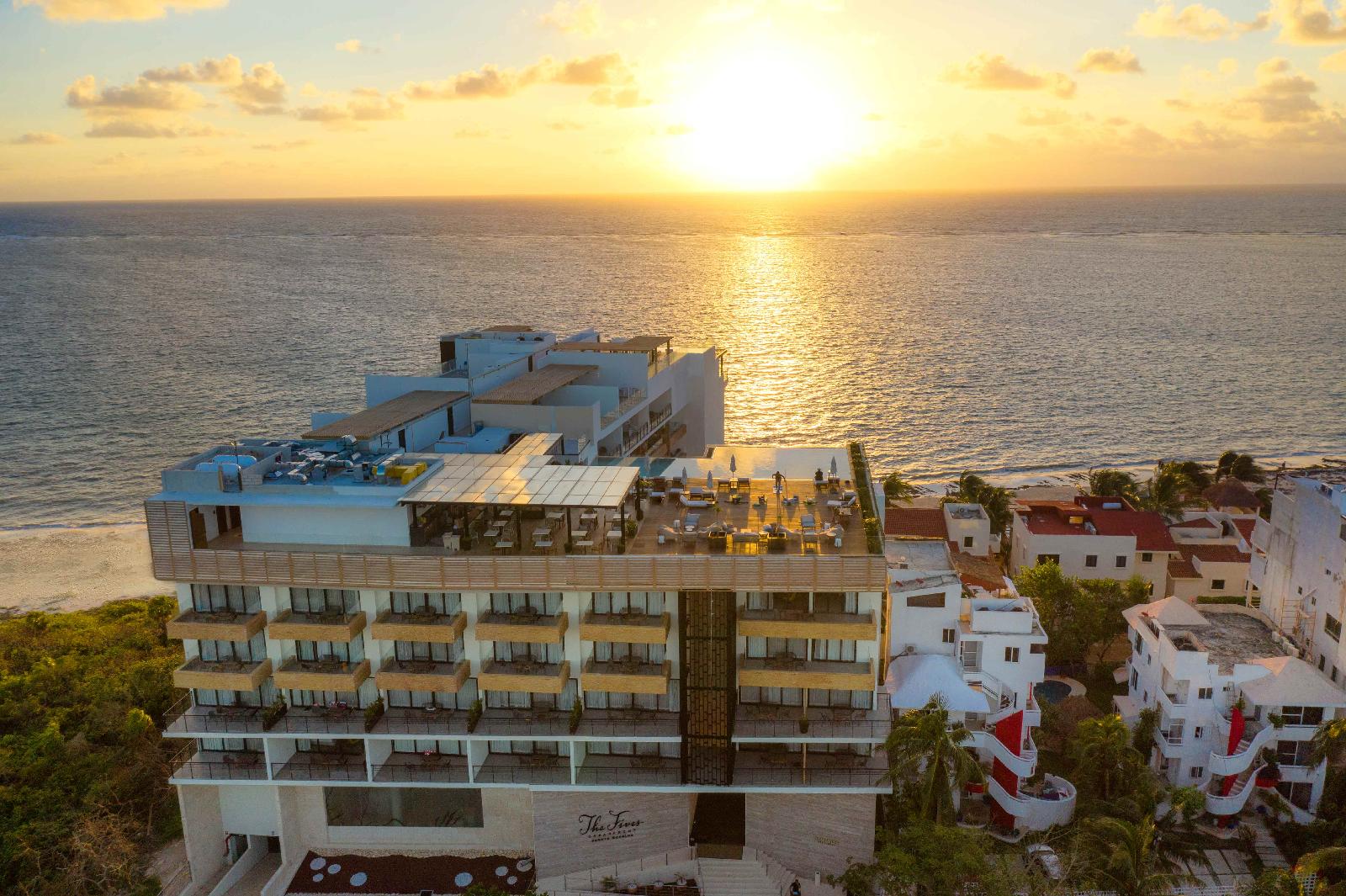 The Fives Oceanfront Puerto Morelos