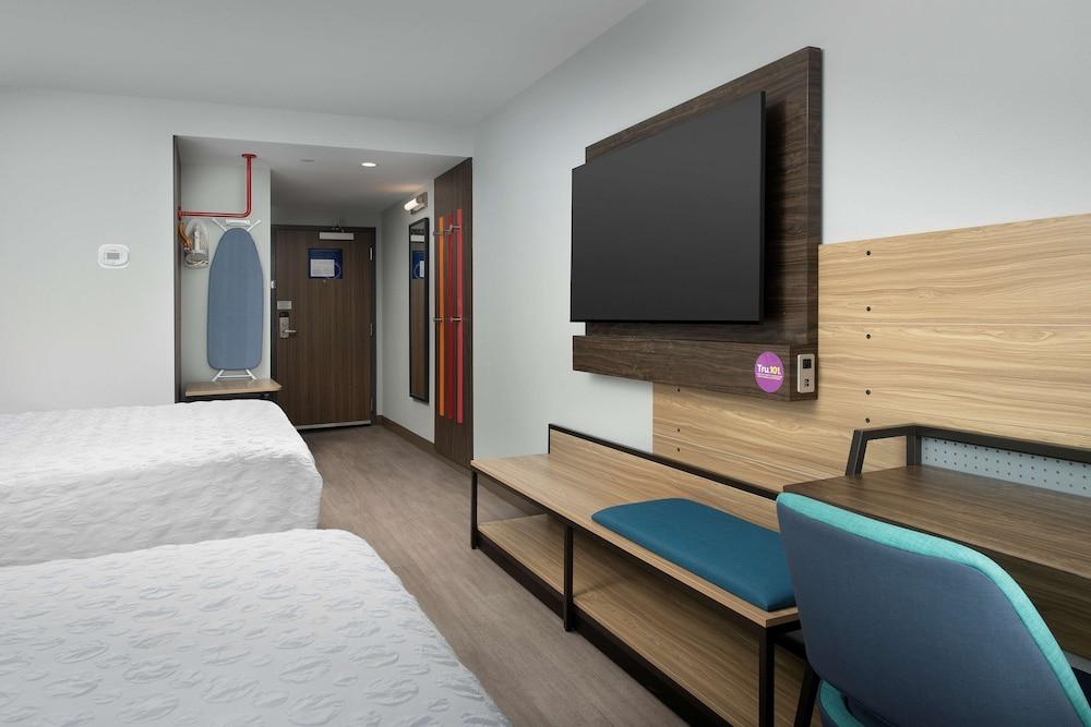 Tru by Hilton Miami Airport South Blue Lagoon
