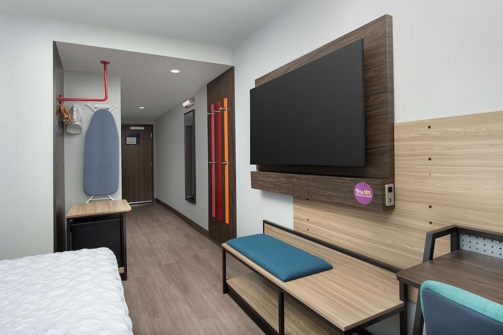 Tru by Hilton Miami Airport South Blue Lagoon