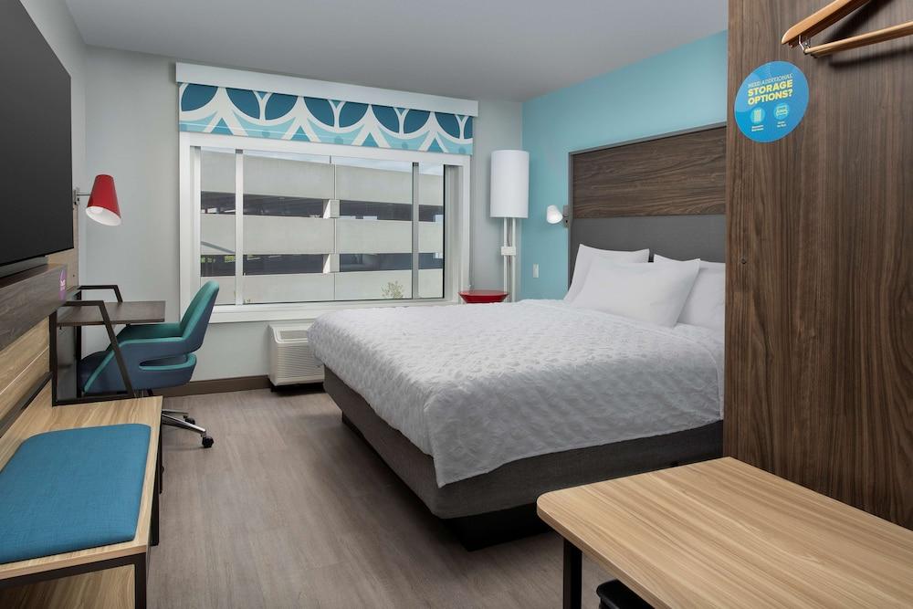 Tru by Hilton Miami Airport South Blue Lagoon