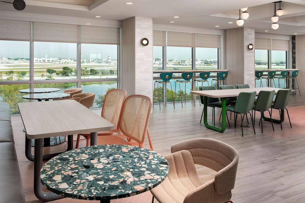 Tru by Hilton Miami Airport South Blue Lagoon