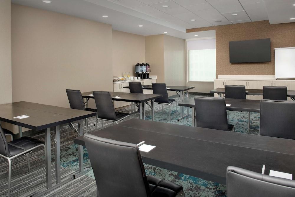 Tru by Hilton Miami Airport South Blue Lagoon
