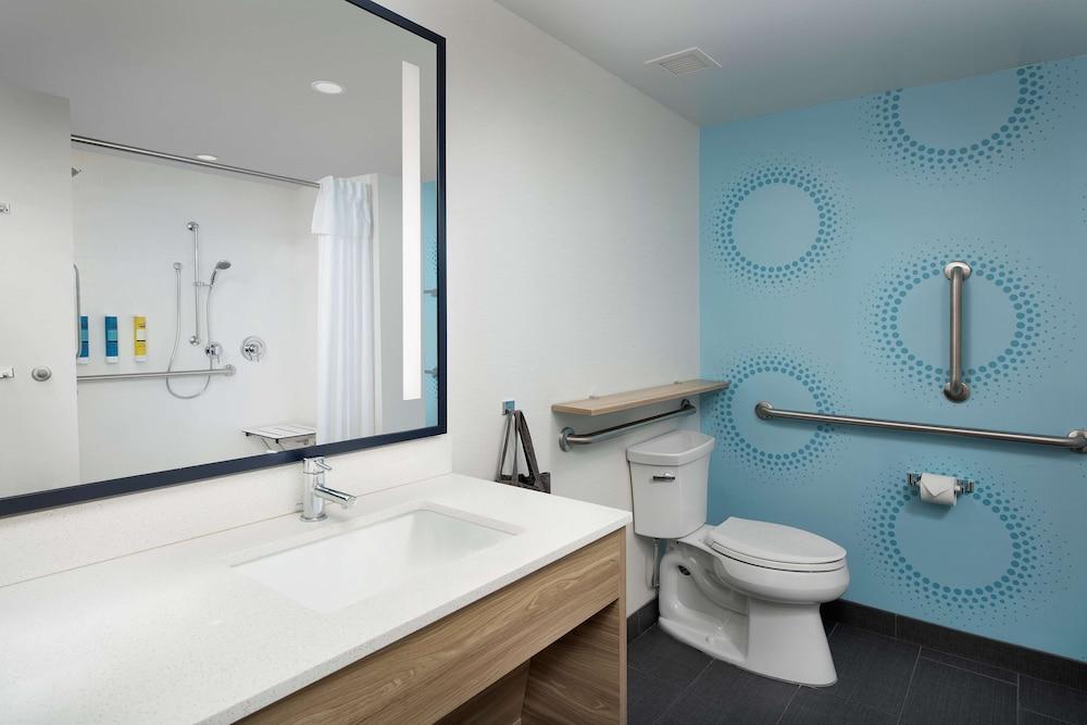 Tru by Hilton Miami Airport South Blue Lagoon