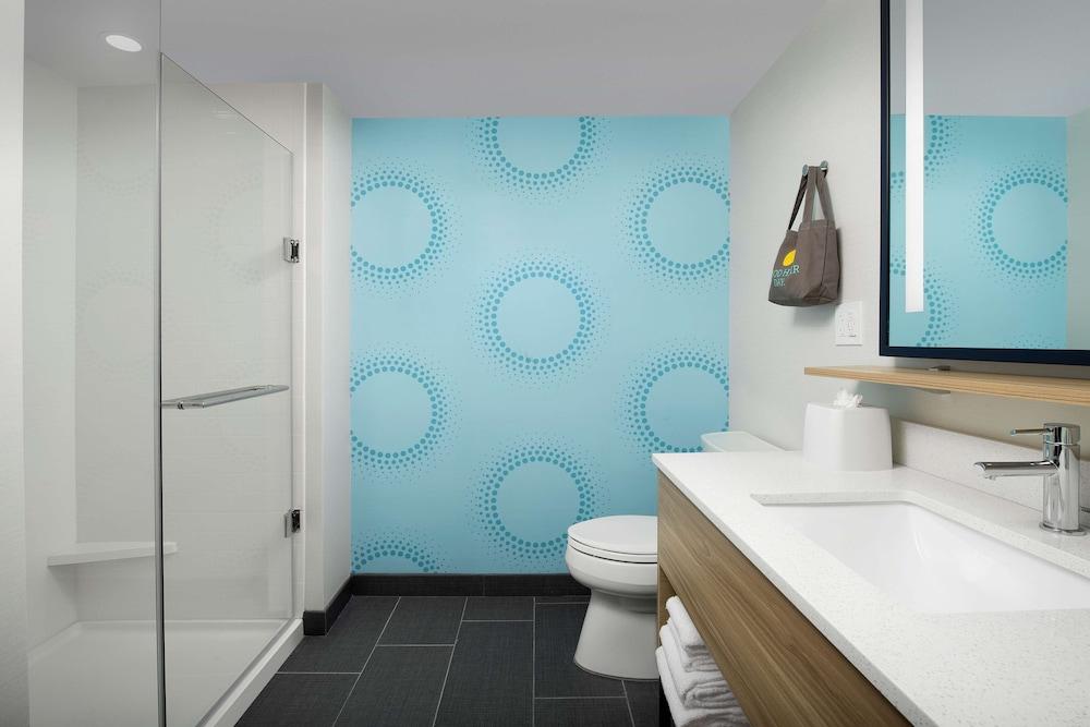 Tru by Hilton Miami Airport South Blue Lagoon