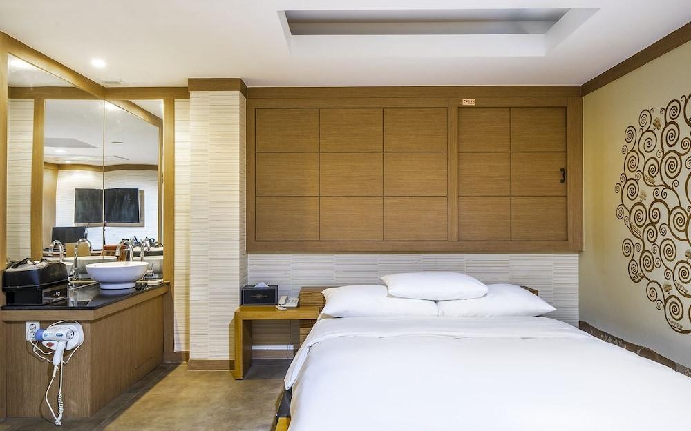 Orsay Business Hotel