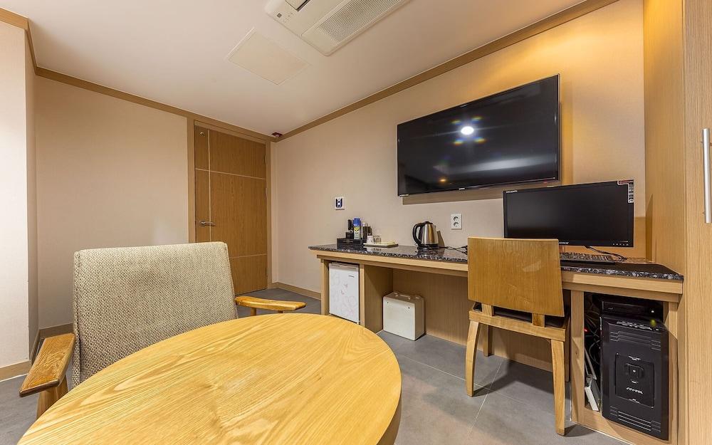 Orsay Business Hotel