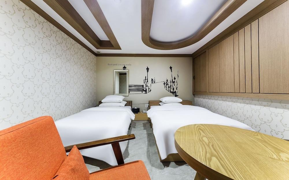 Orsay Business Hotel