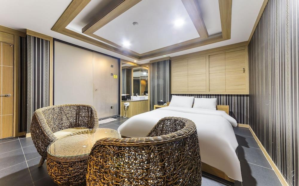 Orsay Business Hotel
