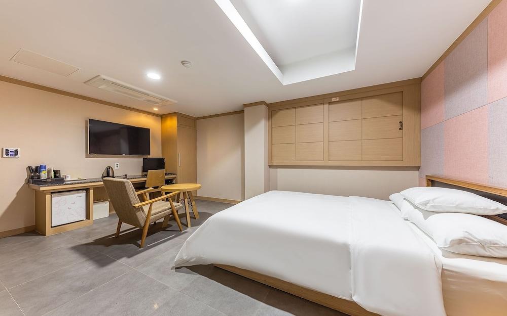 Orsay Business Hotel