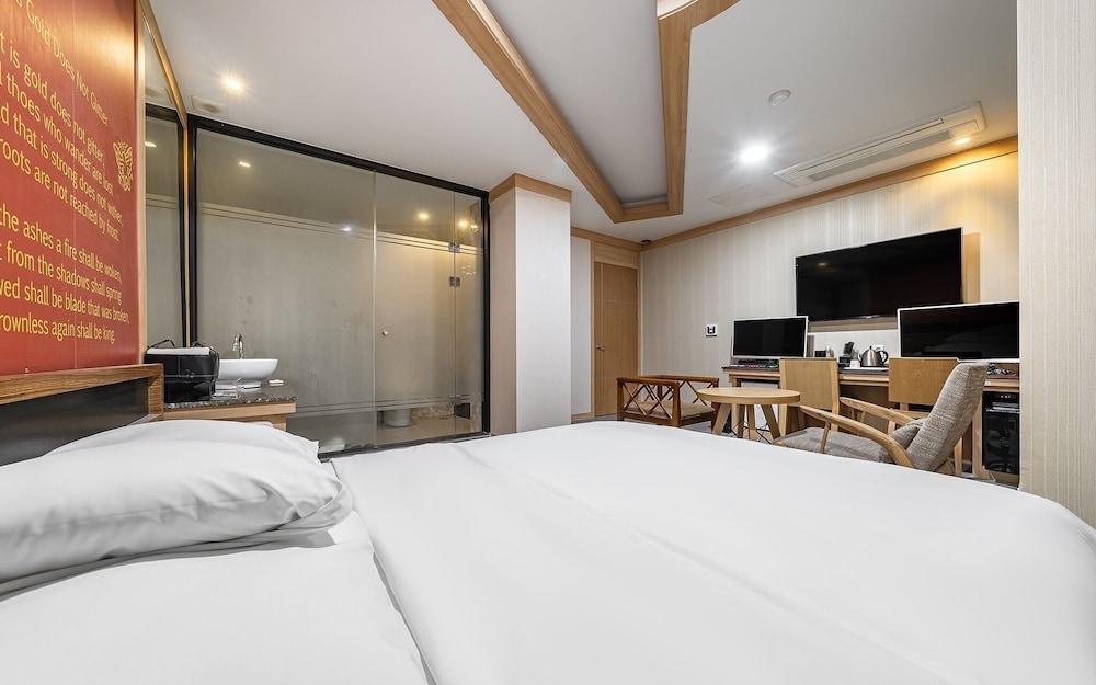 Orsay Business Hotel